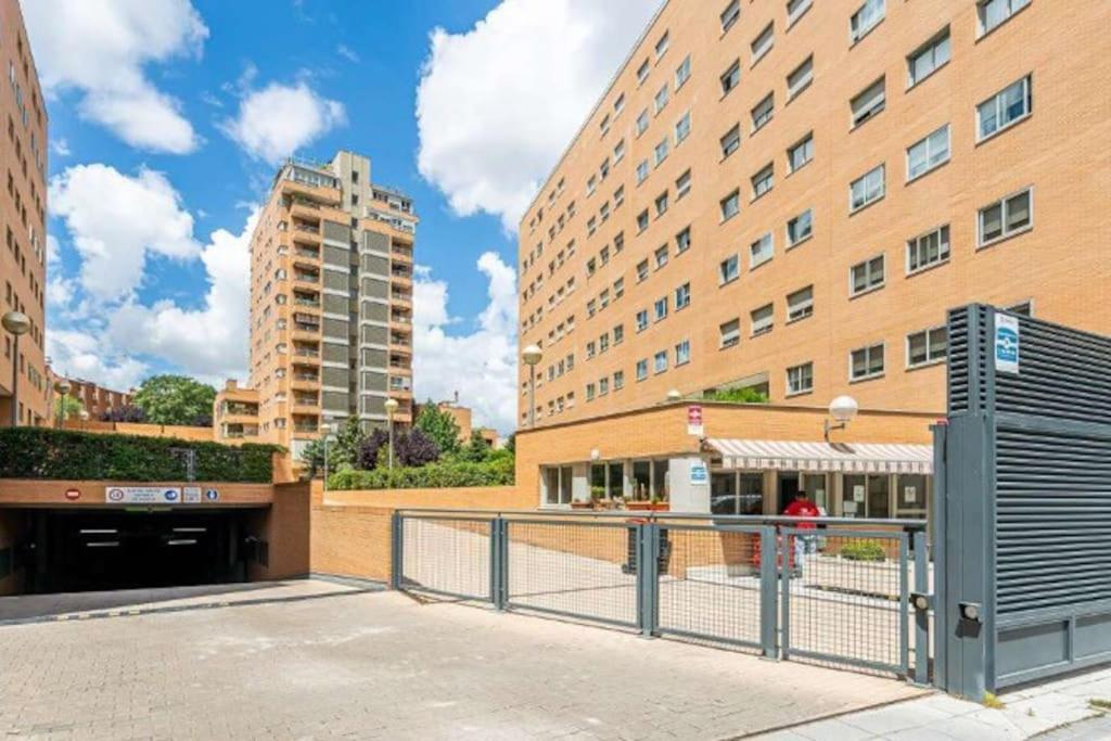 Impresionante Apartamento De 4 Dormitorios 3 Banos Y 2 Plazas De Garaje Madryt Zewnętrze zdjęcie